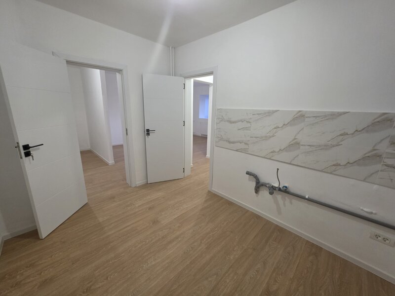 Baba Novac intersectie Campia Libertatii, 5 minute parc IOR, centrala.